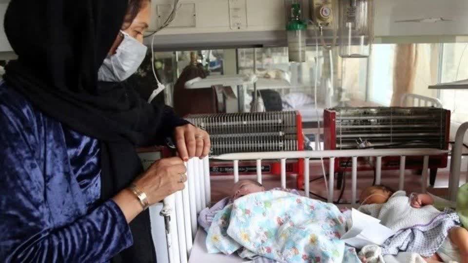 یک سوم زنان افغان خارج مراکز بهداشتی زایمان می‌کنند