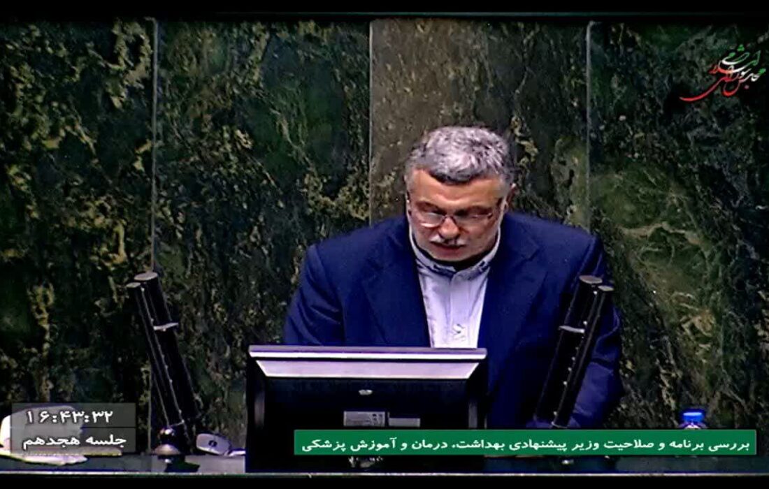 وزارت بهداشت را سیاسی نخواهم کرد.
