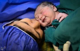 بسیاری از زنان هنگام زایمان، تجربه‌ای ناخوشایند همراه با رفتارهای خشونت‌آمیز را گزارش می‌کنند!